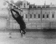 Послевоенные победы «Динамо». В броске знаменитый вратарь Николай Карташов, 1947 год
